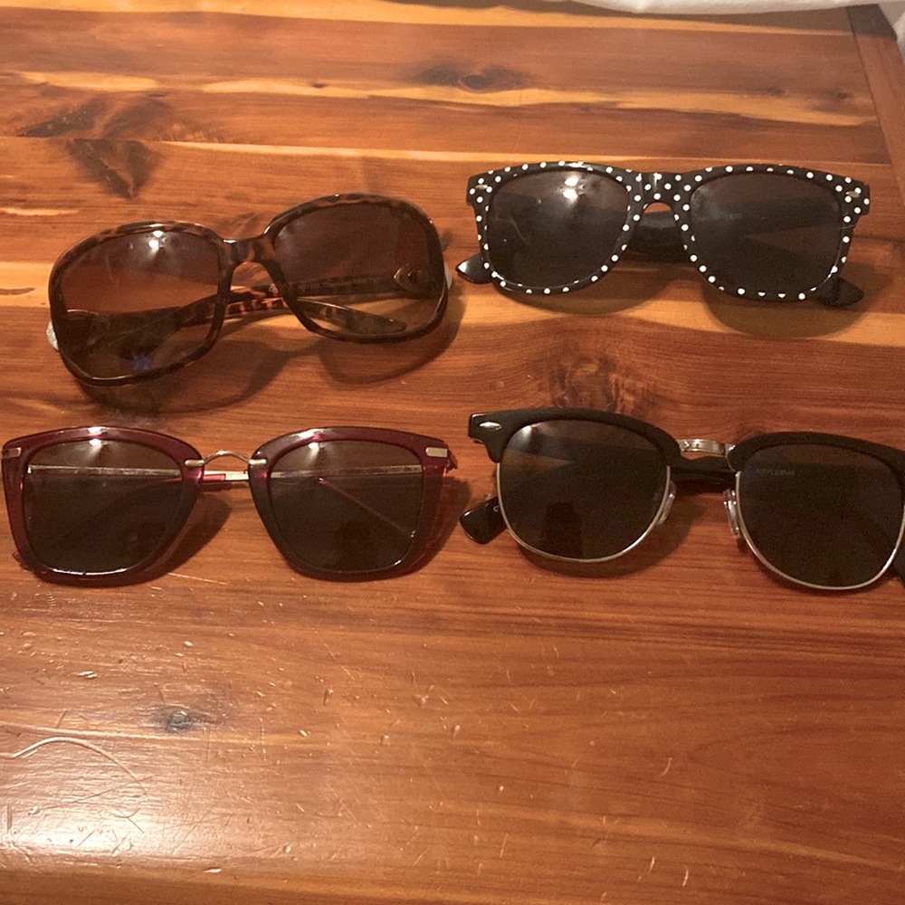 Set of four womens sun glasses